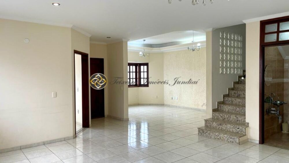 Casa, 3 quartos, 311 m² - Foto 1