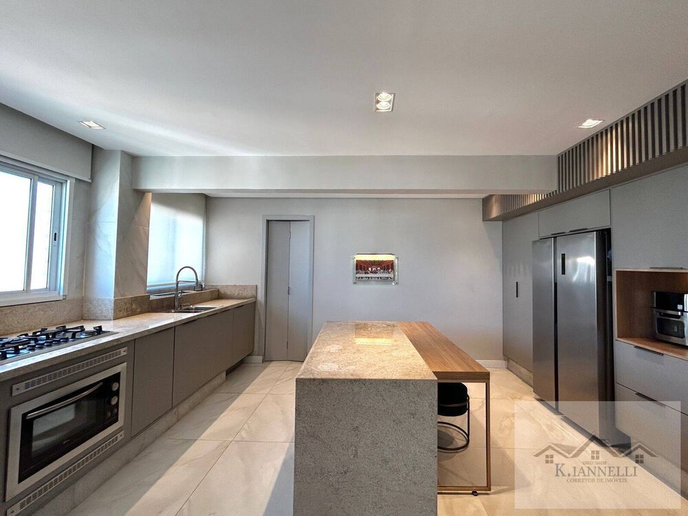Cobertura, 3 quartos, 218 m² - Foto 2
