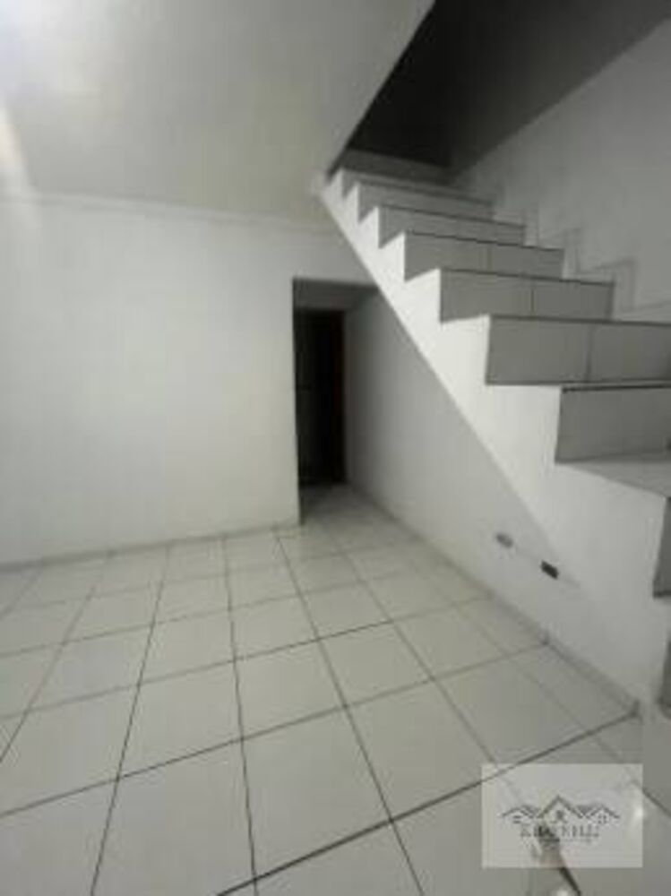 Casa à venda com 2 quartos, 60m² - Foto 4