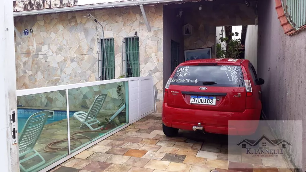 Casa à venda com 3 quartos, 200m² - Foto 2