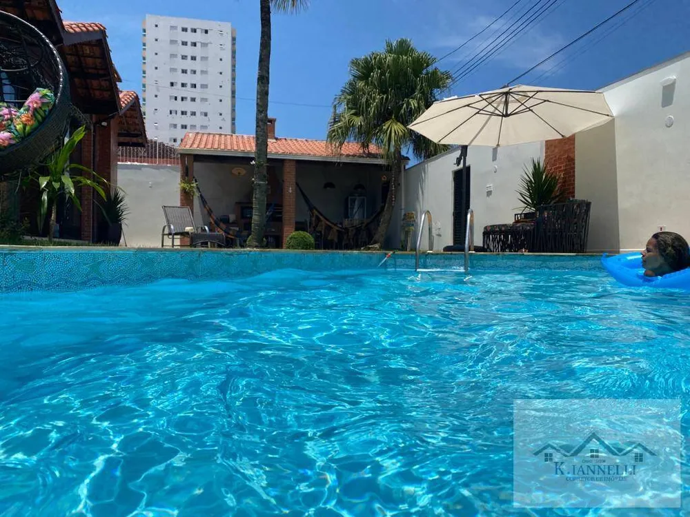 Casa, 4 quartos, 220 m² - Foto 1