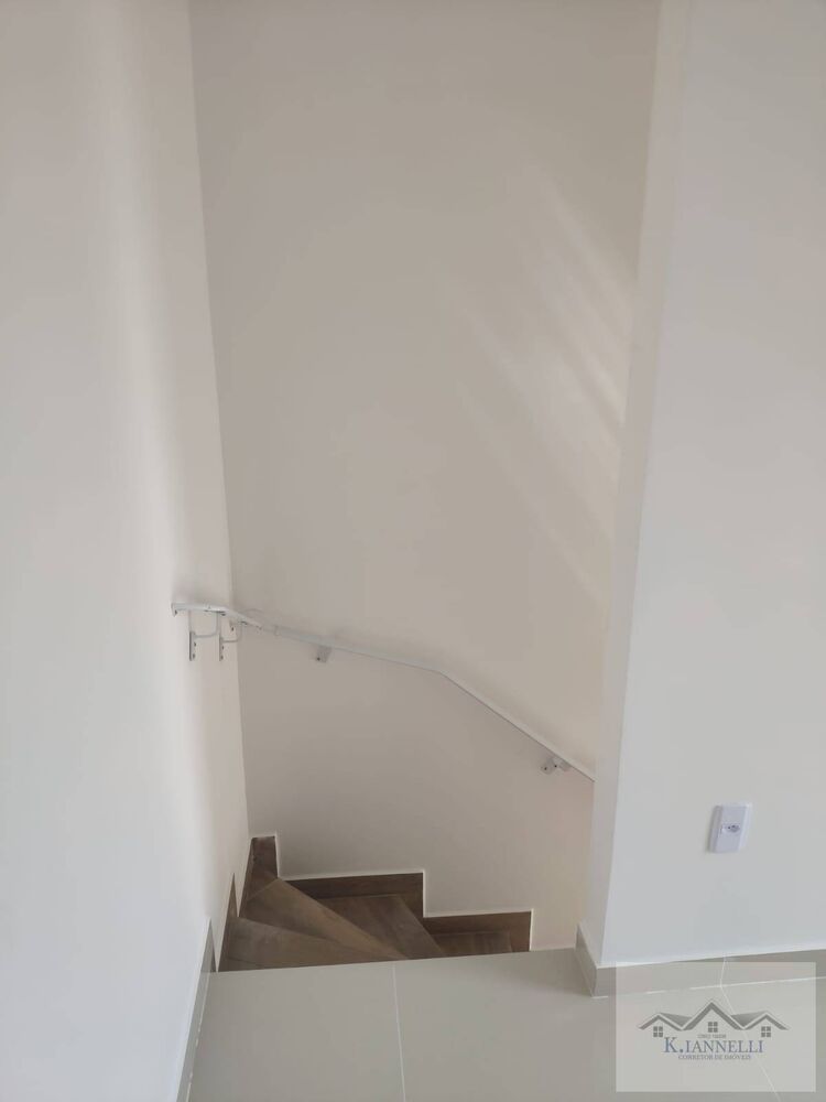 Casa à venda com 2 quartos, 60m² - Foto 4