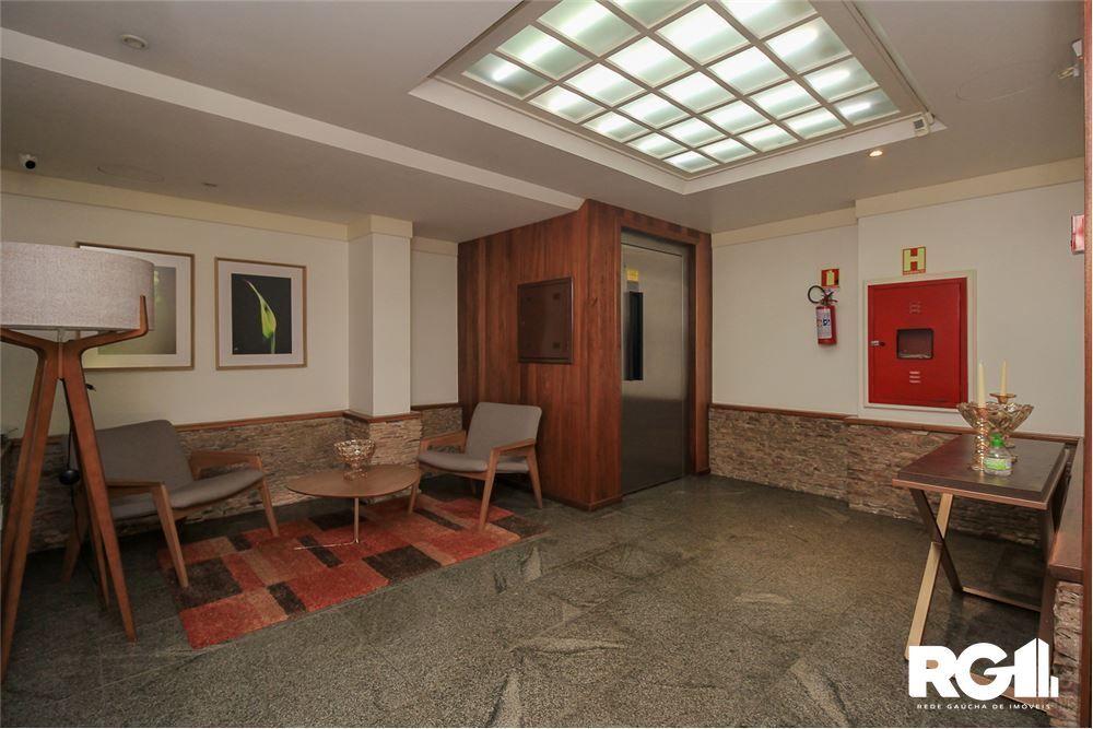 Apartamento à venda com 4 quartos, 217m² - Foto 2