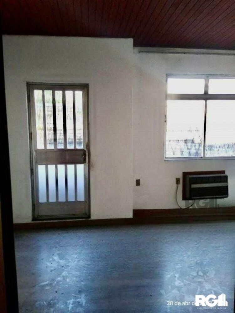 Casa à venda com 3 quartos, 250m² - Foto 2