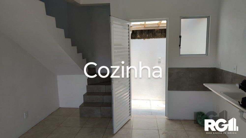 Casa à venda com 2 quartos, 60m² - Foto 1