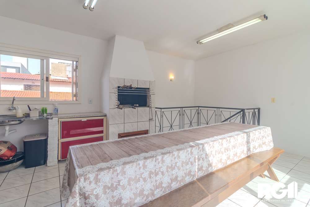 Casa à venda com 3 quartos, 377m² - Foto 2