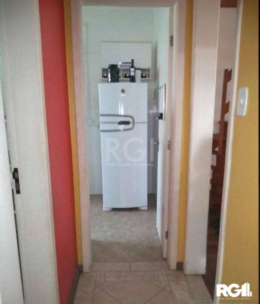 Casa à venda com 6 quartos, 200m² - Foto 2