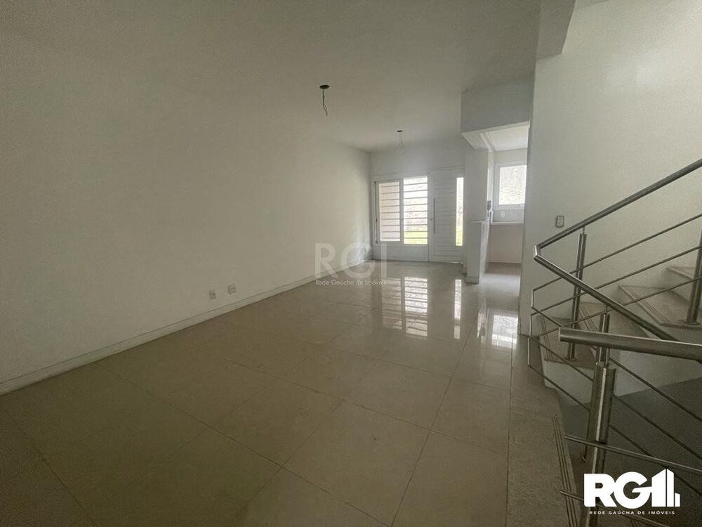 Casa de Condomínio à venda com 3 quartos, 250m² - Foto 2
