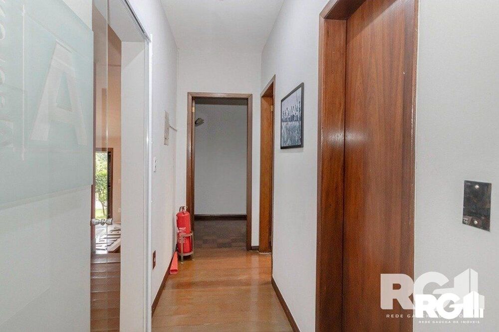 Casa à venda com 4 quartos, 240m² - Foto 2