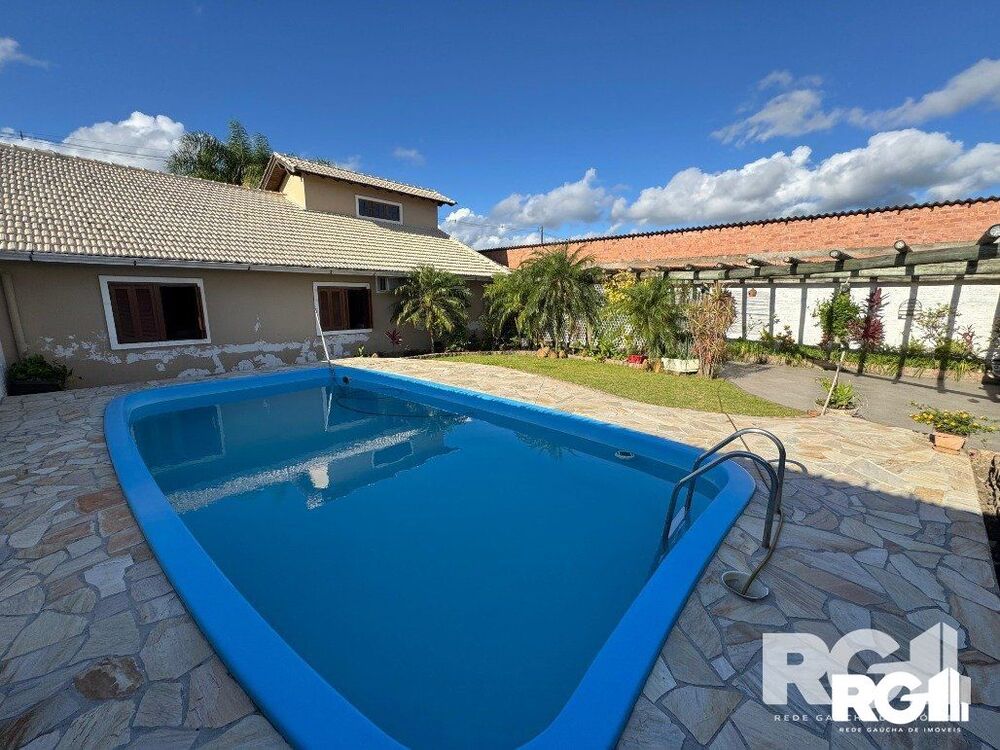 Casa à venda com 3 quartos, 192m² - Foto 1