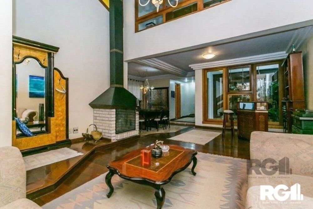 Casa à venda com 4 quartos, 341m² - Foto 1