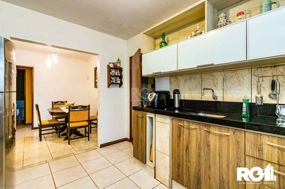 Casa à venda com 4 quartos, 320m² - Foto 2