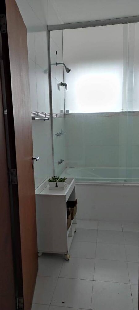 Casa à venda e aluguel com 4 quartos, 1300m² - Foto 2