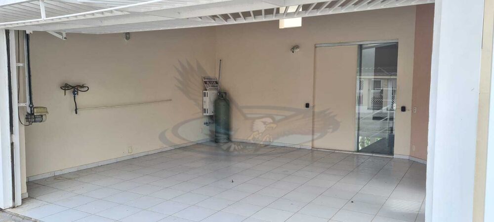 Casa à venda com 3 quartos, 299m² - Foto 4