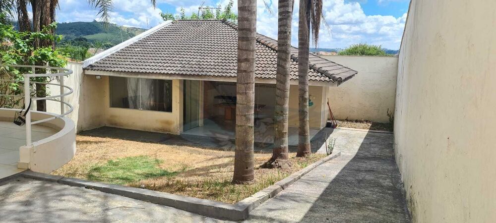 Casa à venda com 3 quartos, 299m² - Foto 1