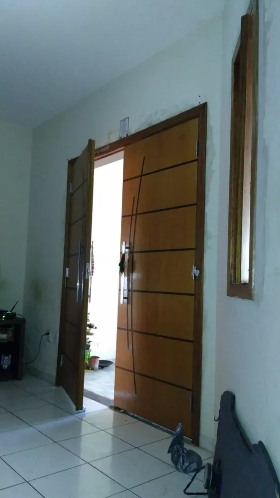 Casa à venda com 3 quartos, 96m² - Foto 1