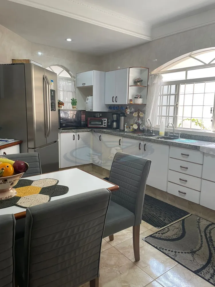 Casa, 3 quartos, 237 m² - Foto 3