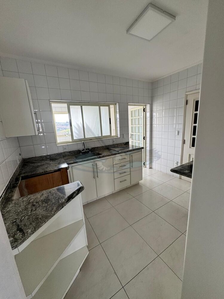 Apartamento para alugar com 3 quartos, 243m² - Foto 19