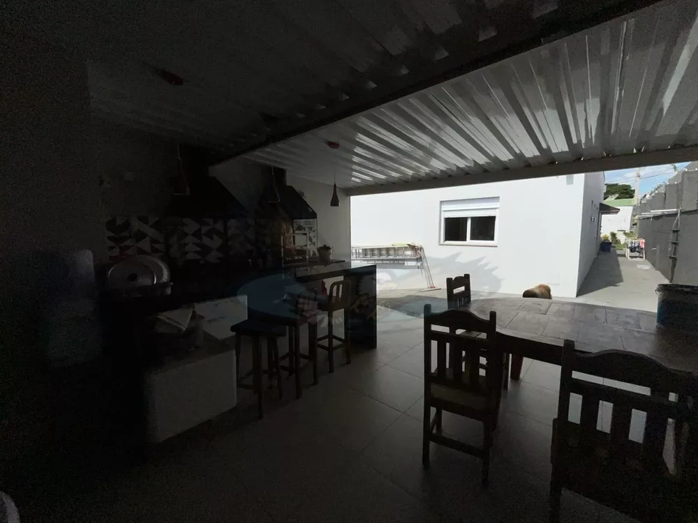 Casa, 4 quartos, 242 m² - Foto 1