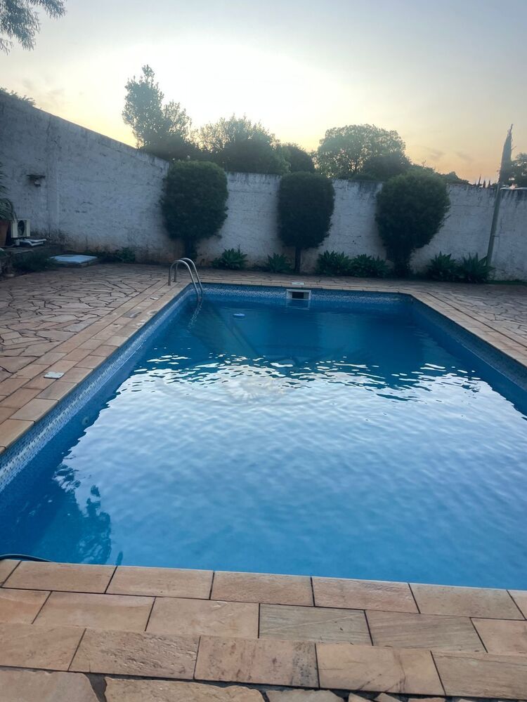 Casa de Condomínio à venda com 3 quartos, 355m² - Foto 2