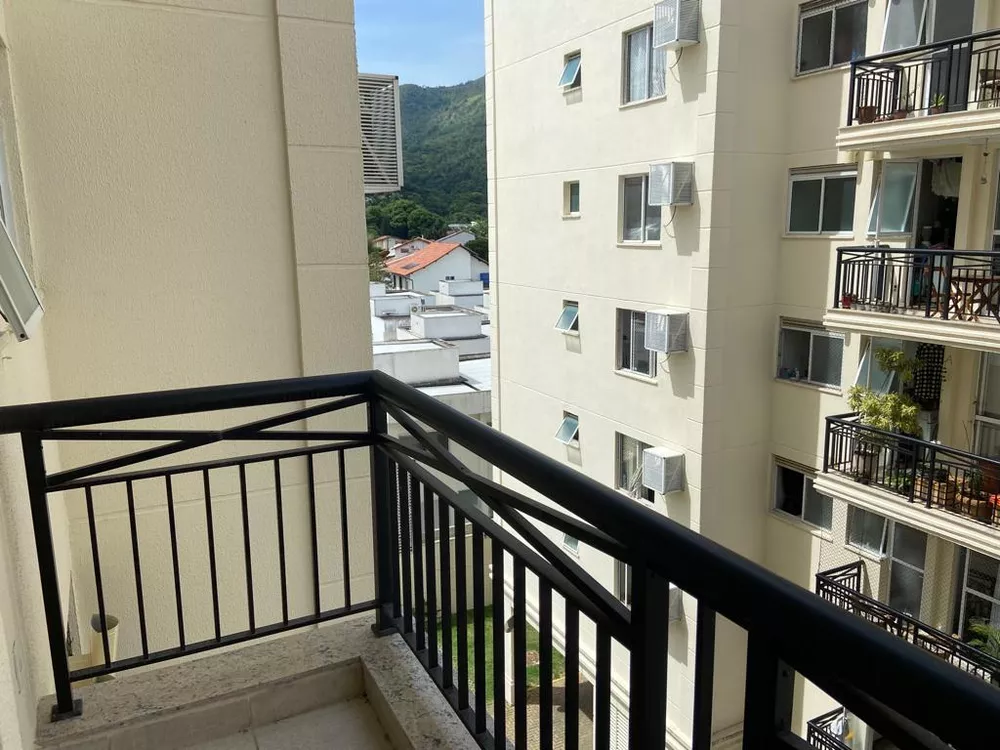 Apartamento à venda com 2 quartos, 67m² - Foto 2