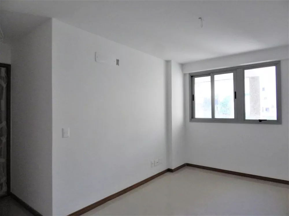 Apartamento à venda com 3 quartos, 104m² - Foto 2