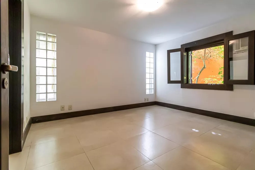 Casa de Condomínio à venda com 5 quartos, 384m² - Foto 17