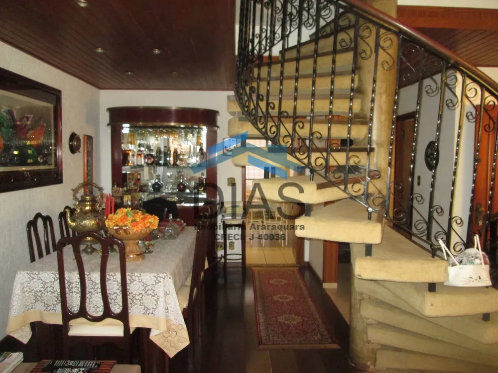 Casa, 3 quartos, 196 m² - Foto 1