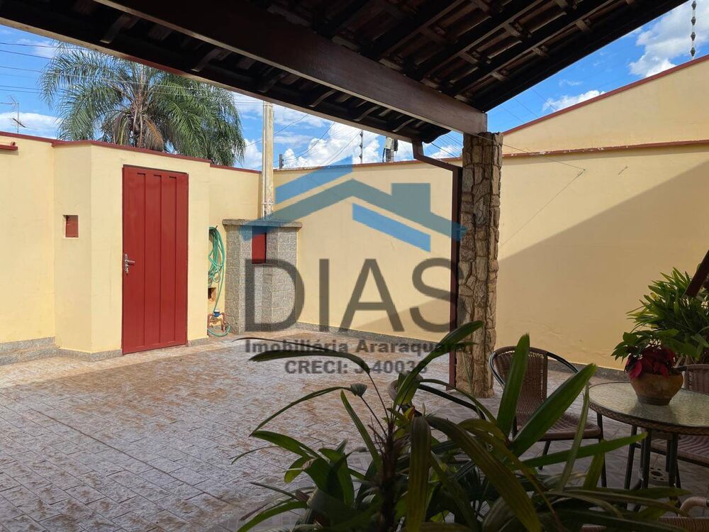 Casa à venda com 2 quartos, 124m² - Foto 1