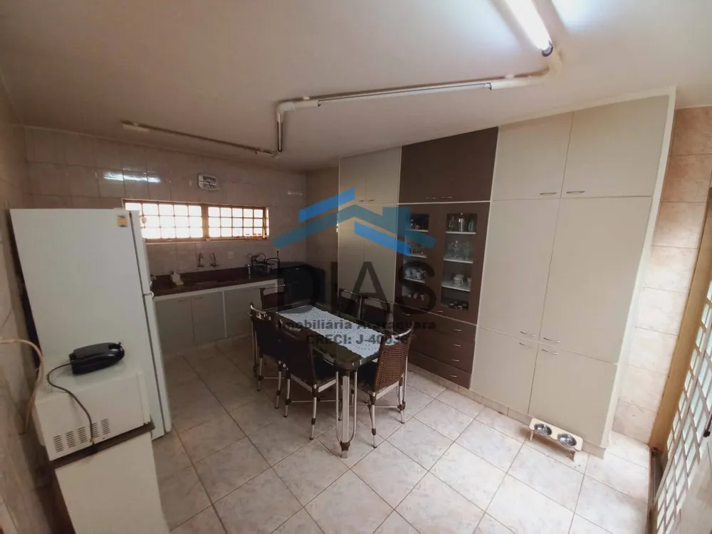 Casa, 3 quartos, 248 m² - Foto 2