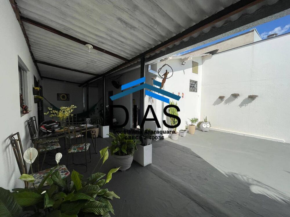 Casa à venda com 2 quartos, 80m² - Foto 1
