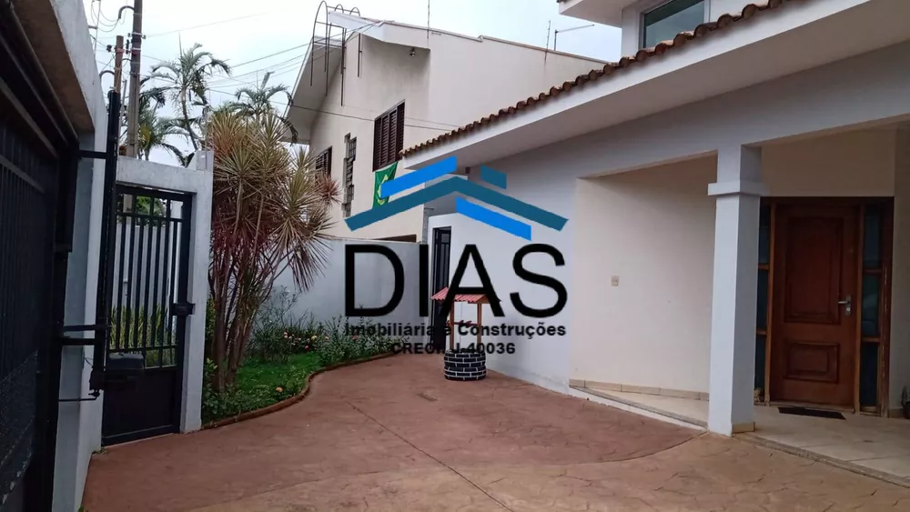 Casa à venda com 4 quartos, 224m² - Foto 1