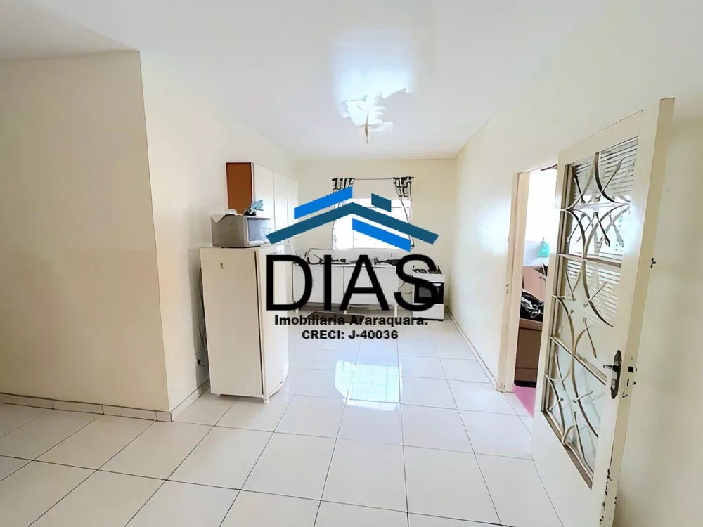 Casa à venda com 3 quartos, 251m² - Foto 1