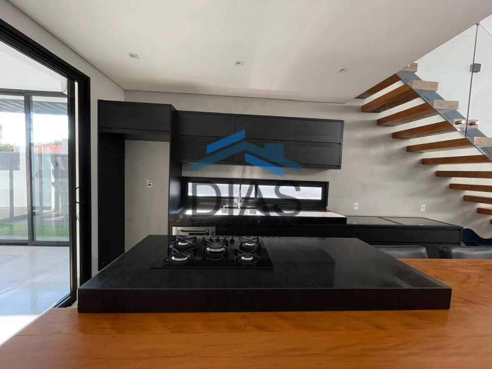 Casa, 3 quartos, 227 m² - Foto 2