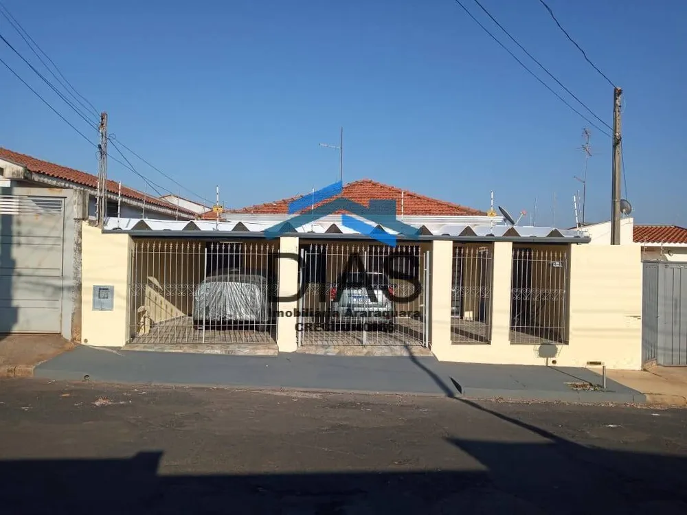 Casa, 2 quartos, 210 m² - Foto 1