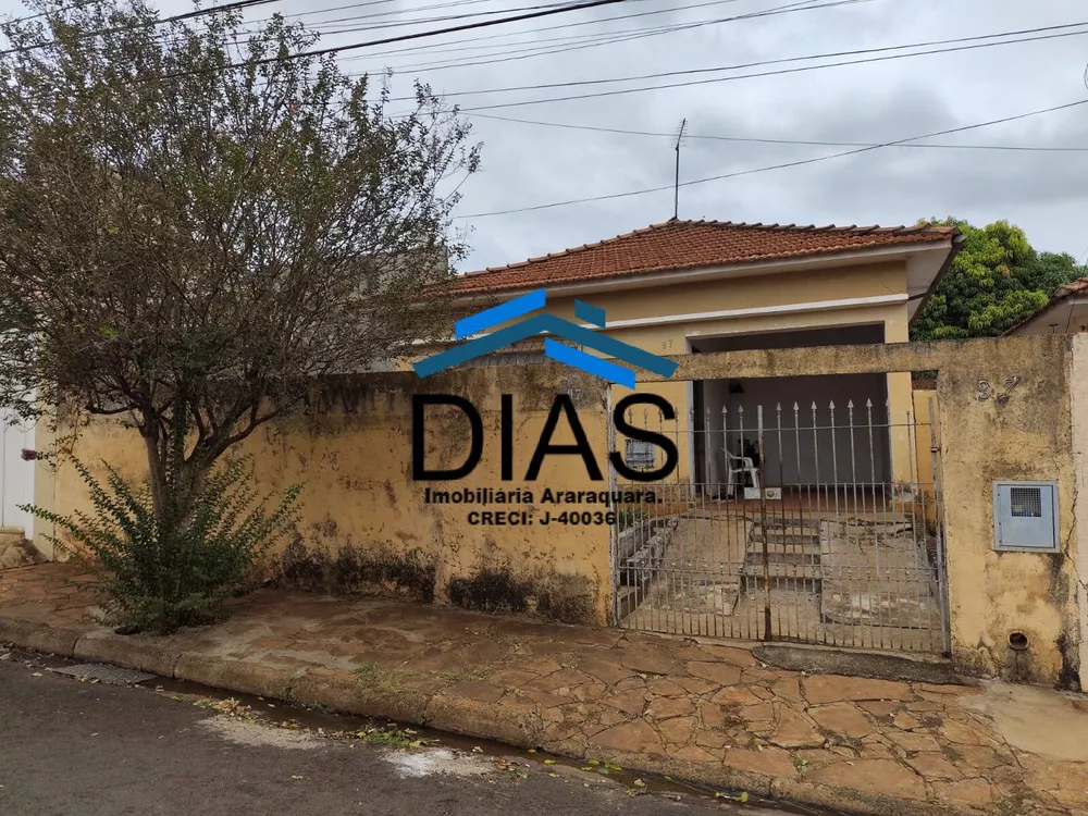 Casa à venda com 3 quartos, 134m² - Foto 1