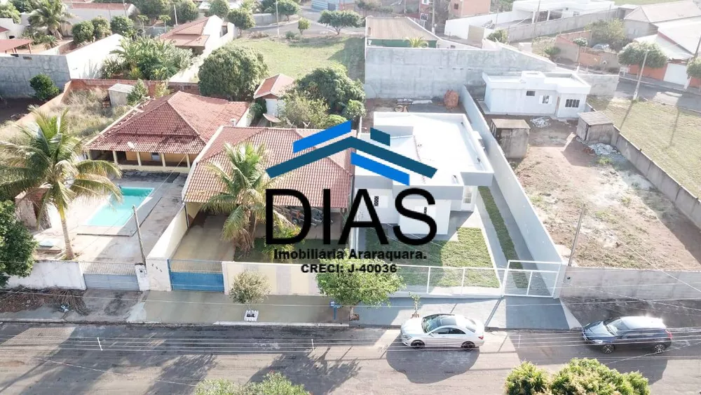 Casa à venda com 3 quartos, 114m² - Foto 1