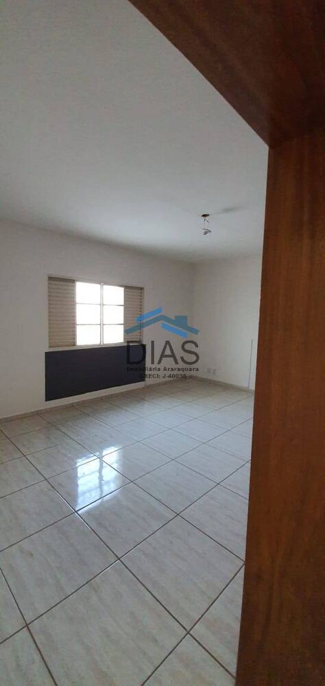 Casa à venda com 3 quartos, 218m² - Foto 3