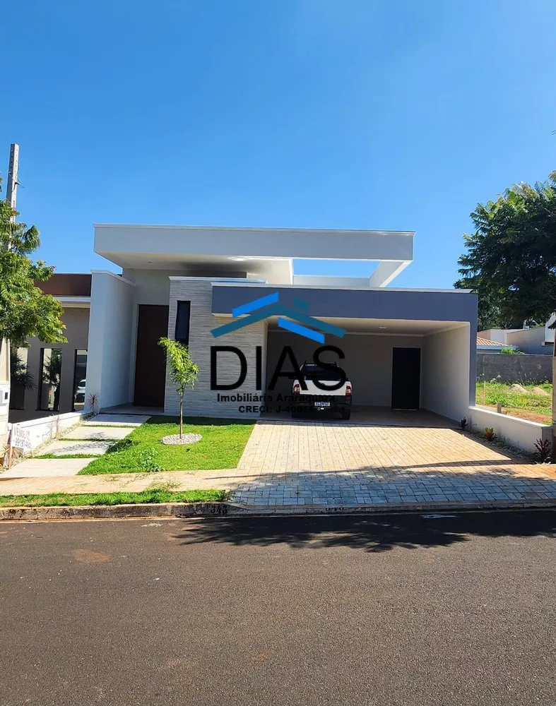 Casa à venda com 3 quartos, 152m² - Foto 1