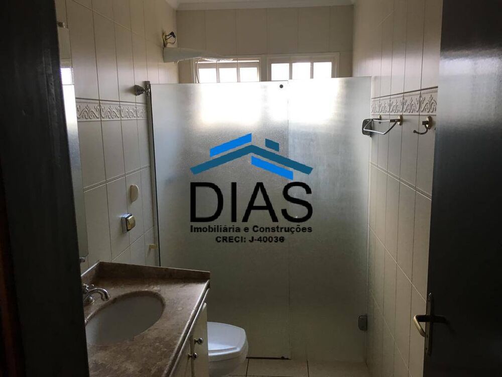 Casa à venda com 3 quartos, 331m² - Foto 3