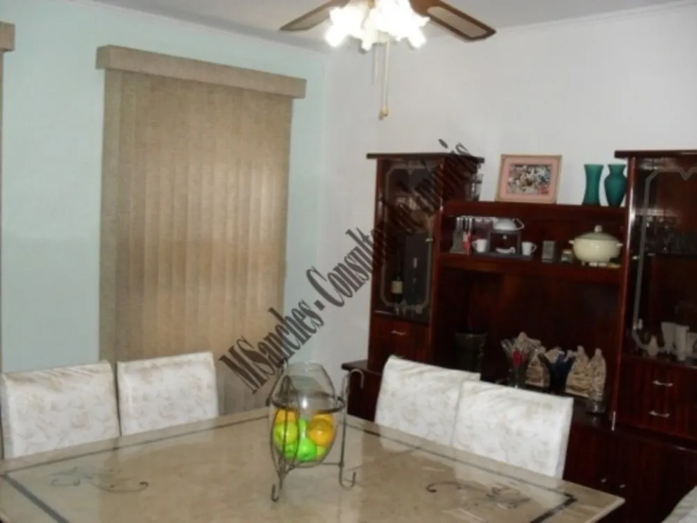 Casa, 4 quartos, 216 m² - Foto 1