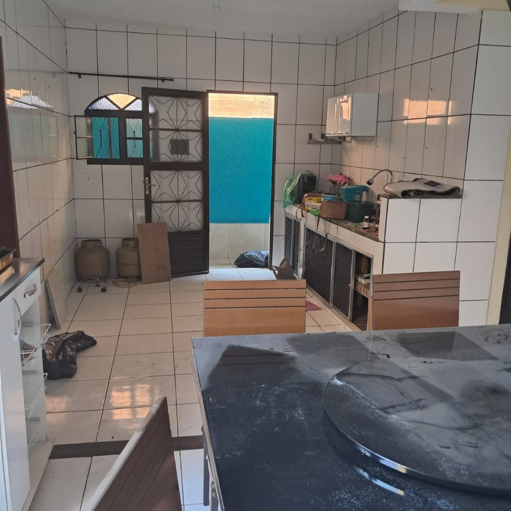 Casa à venda com 3 quartos, 90m² - Foto 1