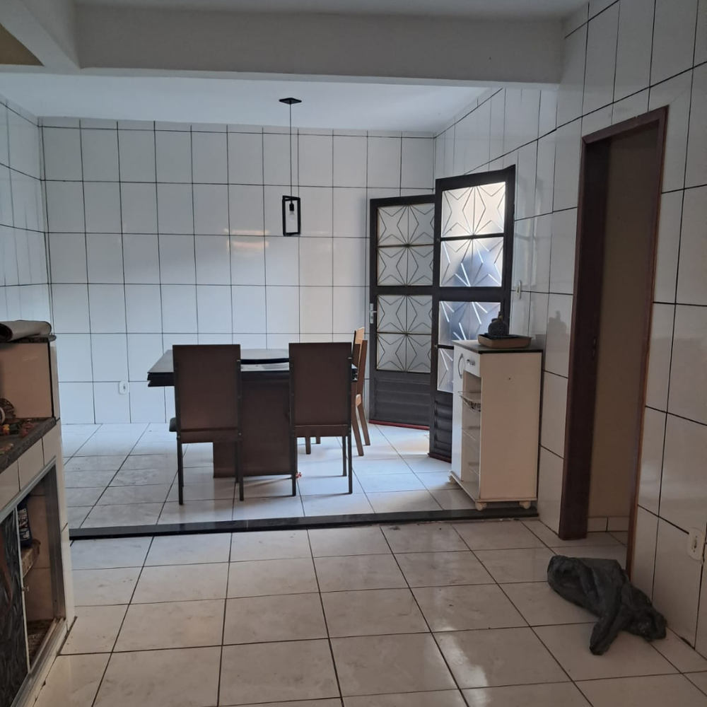 Casa à venda com 3 quartos, 90m² - Foto 2