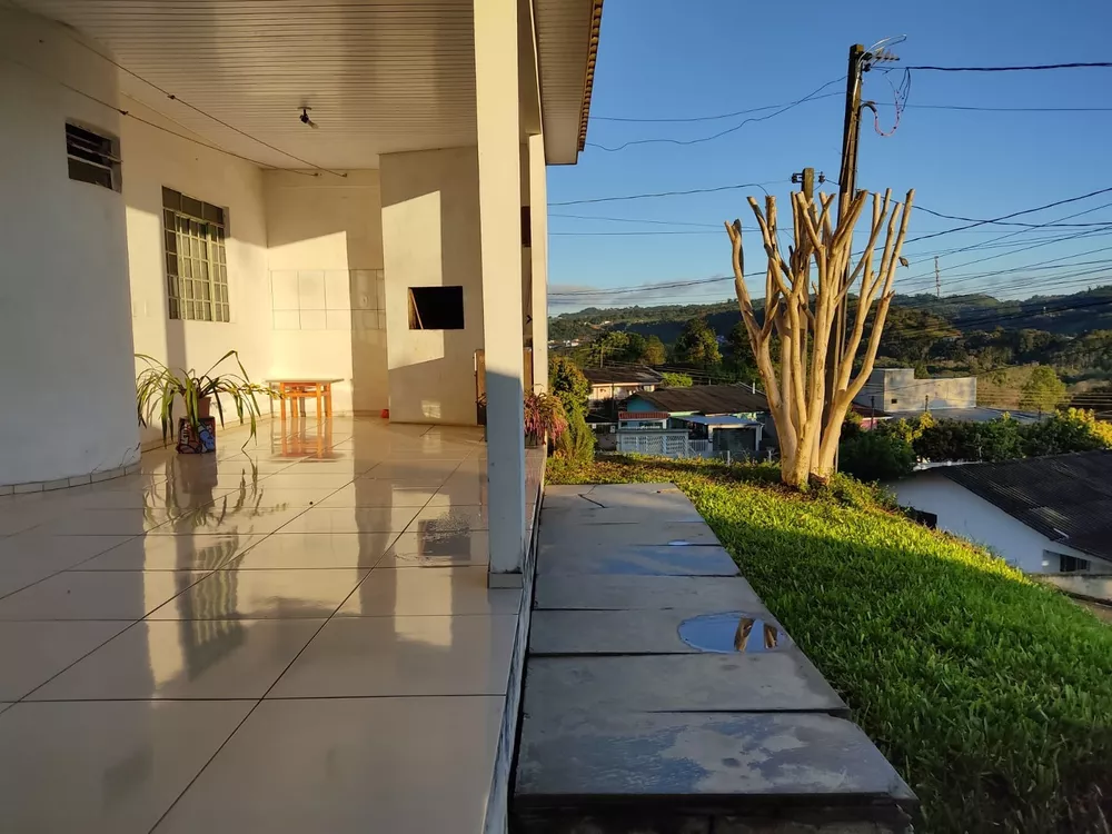 Casa à venda com 3 quartos, 300m² - Foto 2