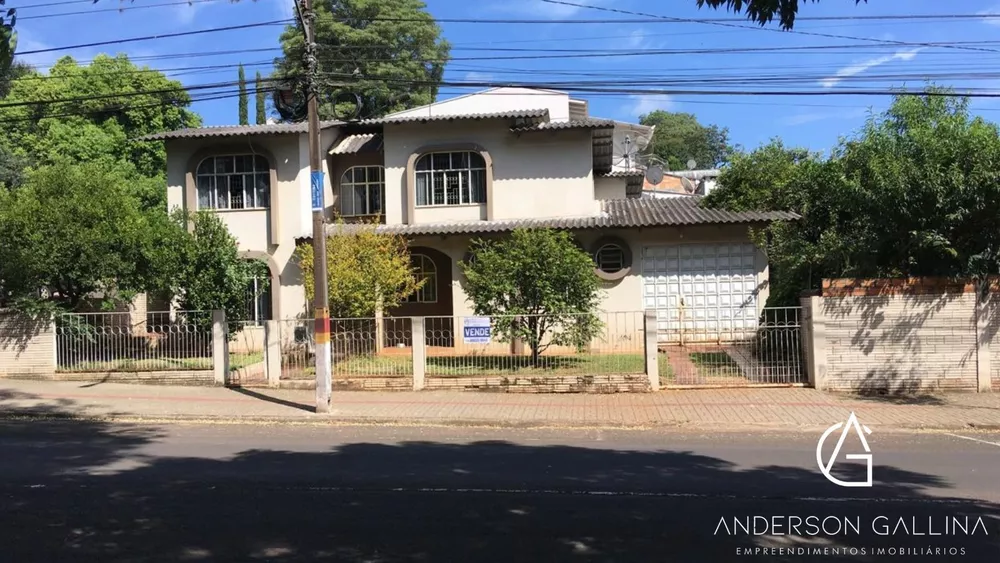 Casa à venda com 4 quartos, 330m² - Foto 1