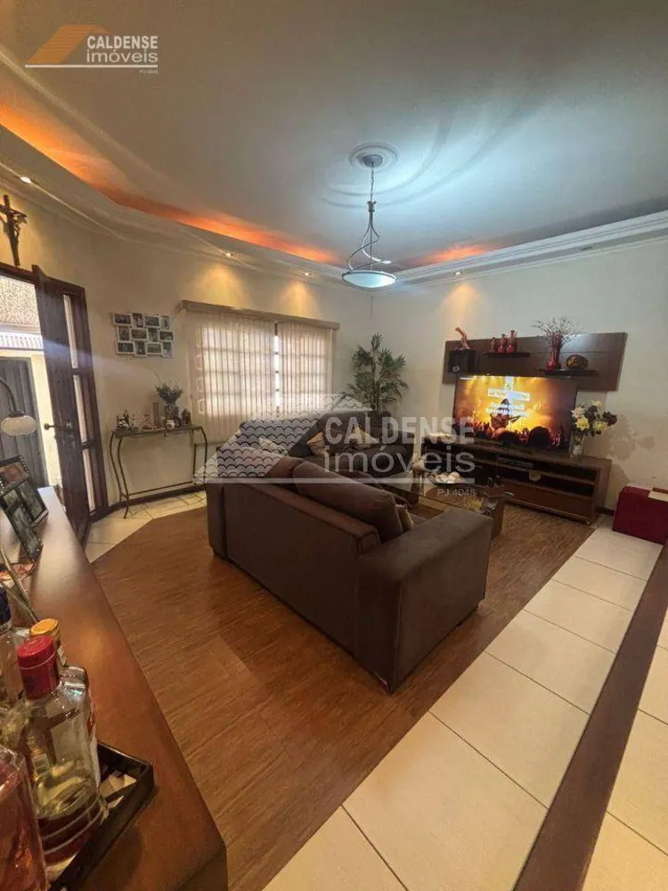 Casa, 4 quartos, 219 m² - Foto 2