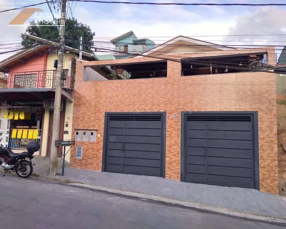 Casa, 3 quartos, 215 m² - Foto 1