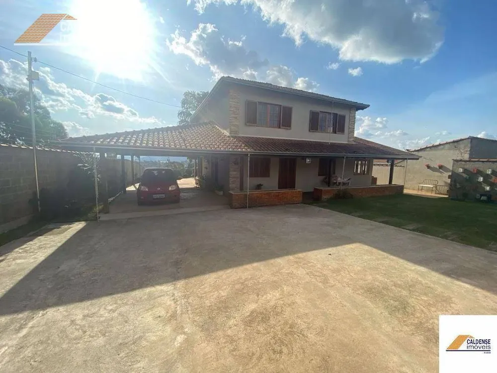 Chácara, 3 quartos, 2609 m² - Foto 1