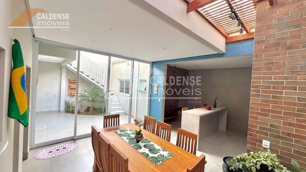 Casa, 3 quartos, 228 m² - Foto 1