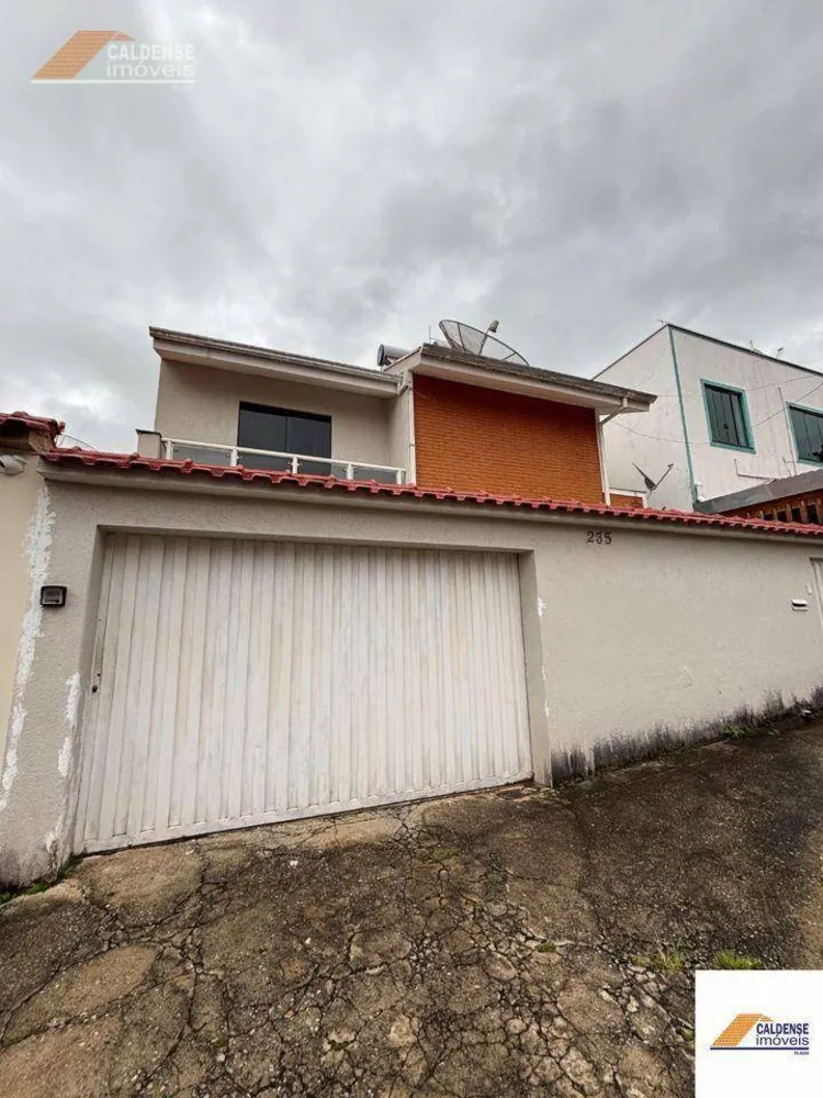 Casa, 6 quartos, 260 m² - Foto 1